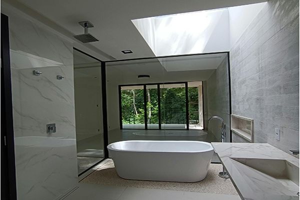 Ideas para reformar tu baño y ganar en luminosidad y confort con ventanas VELUX