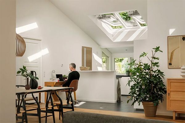 Diseña tu espacio de trabajo en casa con ventanas VELUX