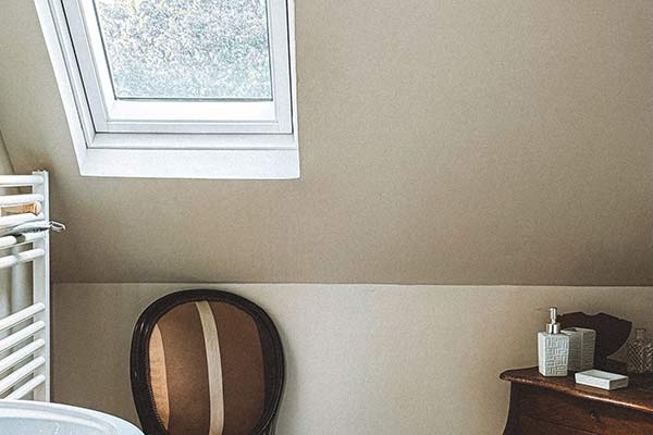 Ventanas de tejado que consiguen luminosidad sin que suba la temperatura del interior